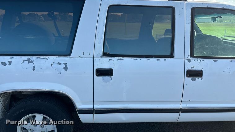 image for item ED2204 1993 Chevrolet Suburban SUV