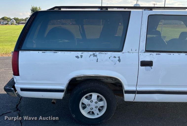image for item ED2204 1993 Chevrolet Suburban SUV