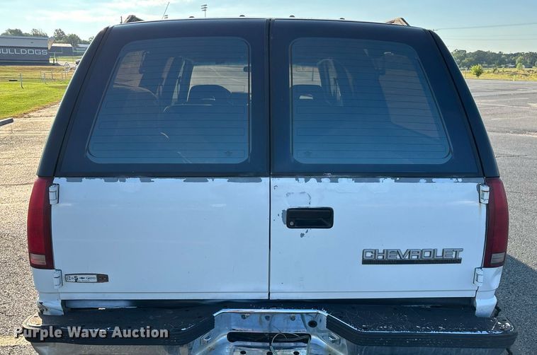 image for item ED2204 1993 Chevrolet Suburban SUV
