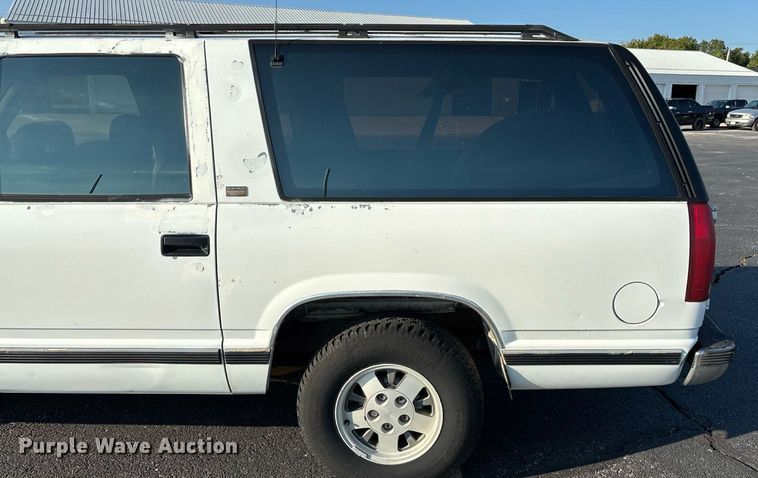 image for item ED2204 1993 Chevrolet Suburban SUV
