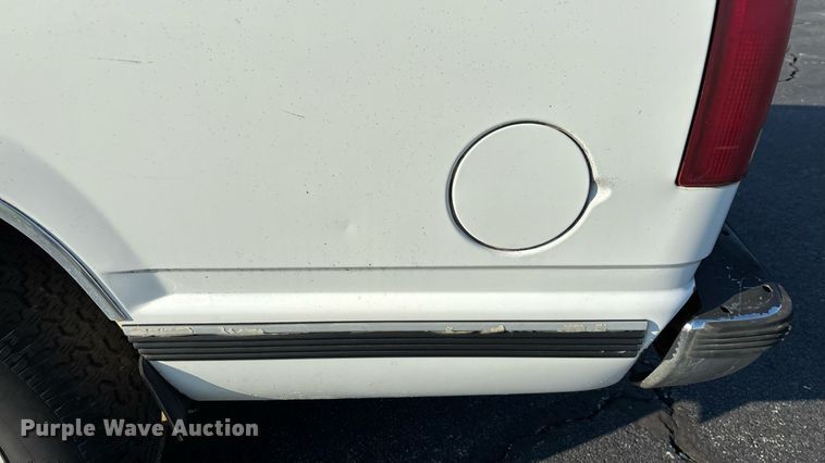 image for item ED2204 1993 Chevrolet Suburban SUV