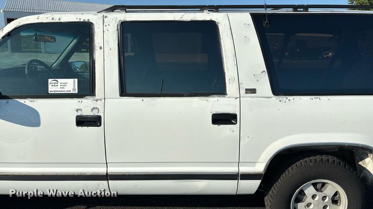 image for item ED2204 1993 Chevrolet Suburban SUV