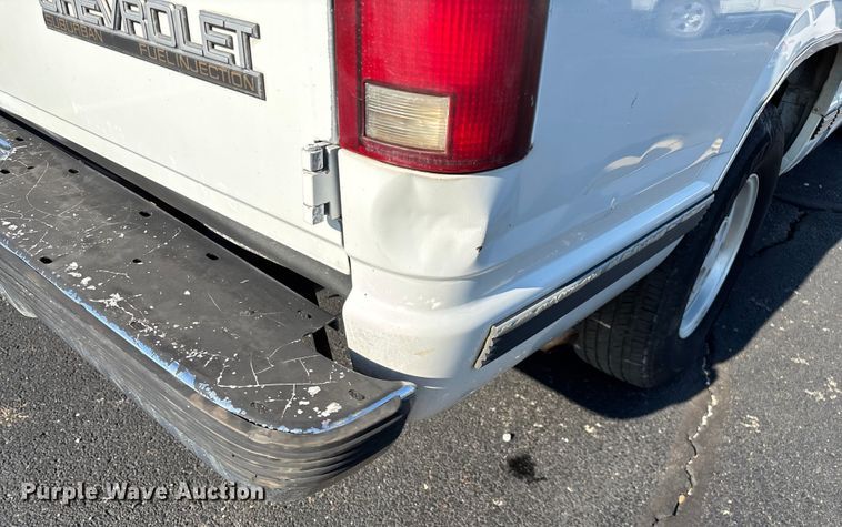 image for item ED2204 1993 Chevrolet Suburban SUV
