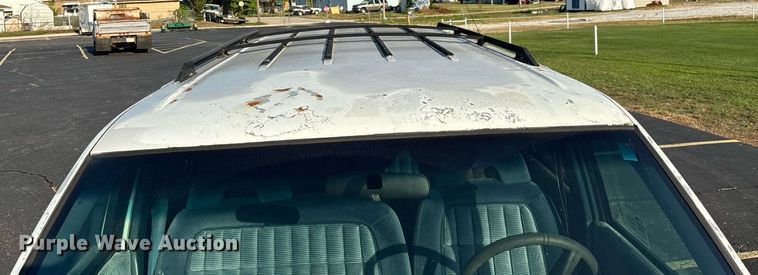 image for item ED2204 1993 Chevrolet Suburban SUV