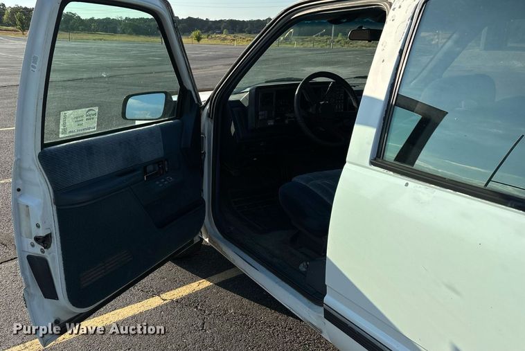 image for item ED2204 1993 Chevrolet Suburban SUV