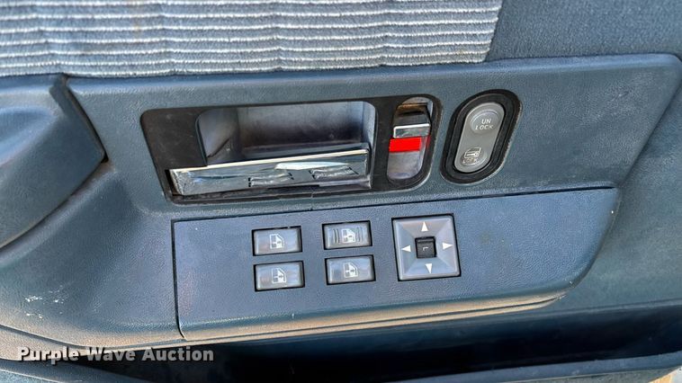 image for item ED2204 1993 Chevrolet Suburban SUV