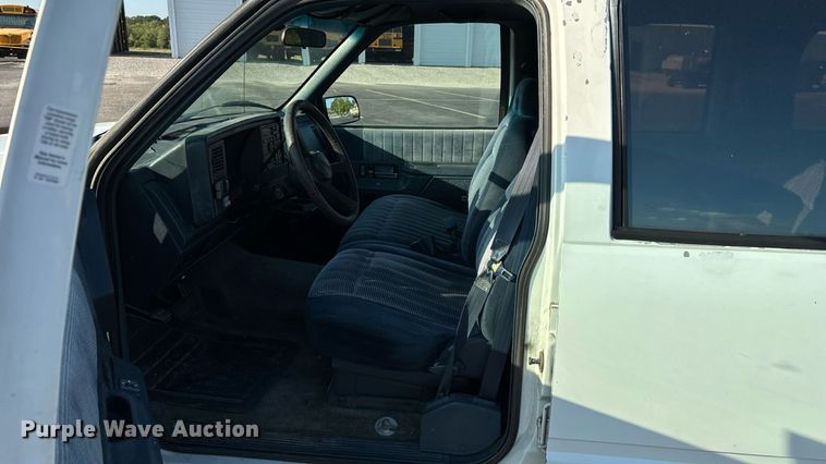 image for item ED2204 1993 Chevrolet Suburban SUV