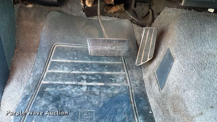 image for item ED2204 1993 Chevrolet Suburban SUV