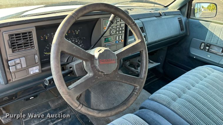 image for item ED2204 1993 Chevrolet Suburban SUV