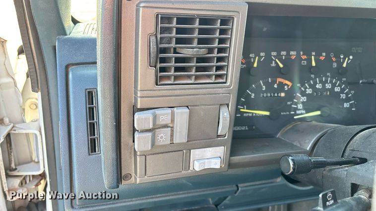 image for item ED2204 1993 Chevrolet Suburban SUV