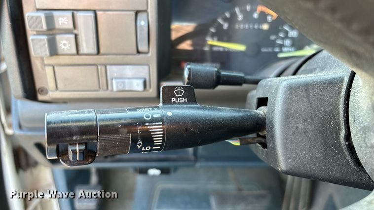 image for item ED2204 1993 Chevrolet Suburban SUV