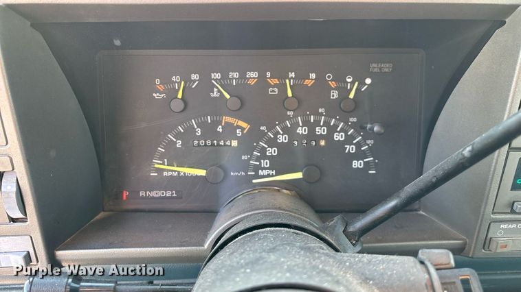 image for item ED2204 1993 Chevrolet Suburban SUV