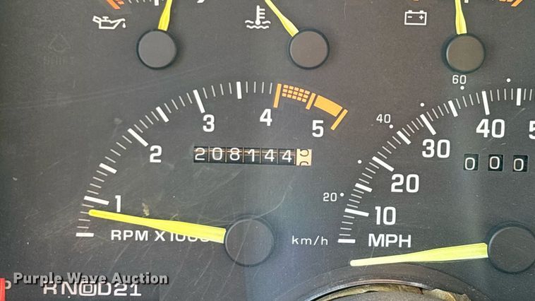 image for item ED2204 1993 Chevrolet Suburban SUV