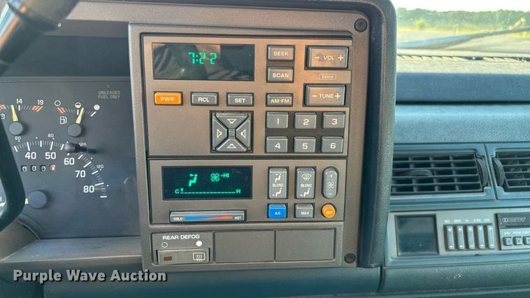 image for item ED2204 1993 Chevrolet Suburban SUV