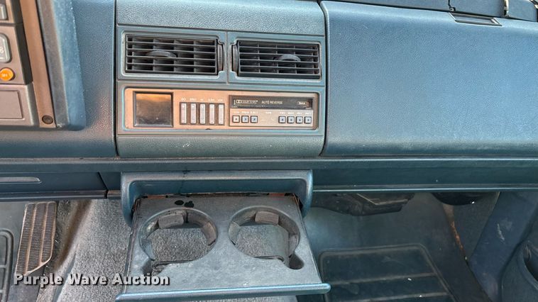 image for item ED2204 1993 Chevrolet Suburban SUV