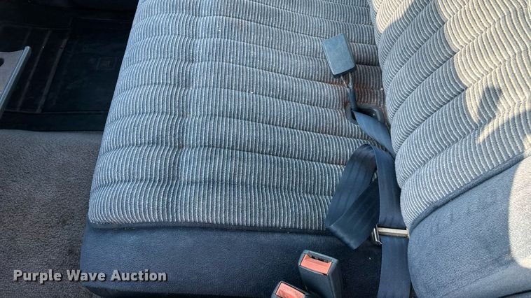 image for item ED2204 1993 Chevrolet Suburban SUV