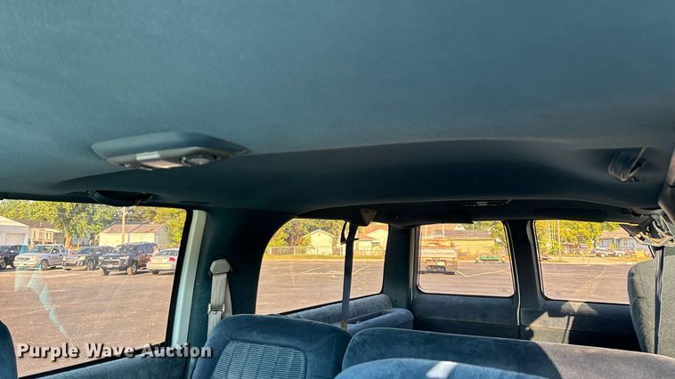 image for item ED2204 1993 Chevrolet Suburban SUV