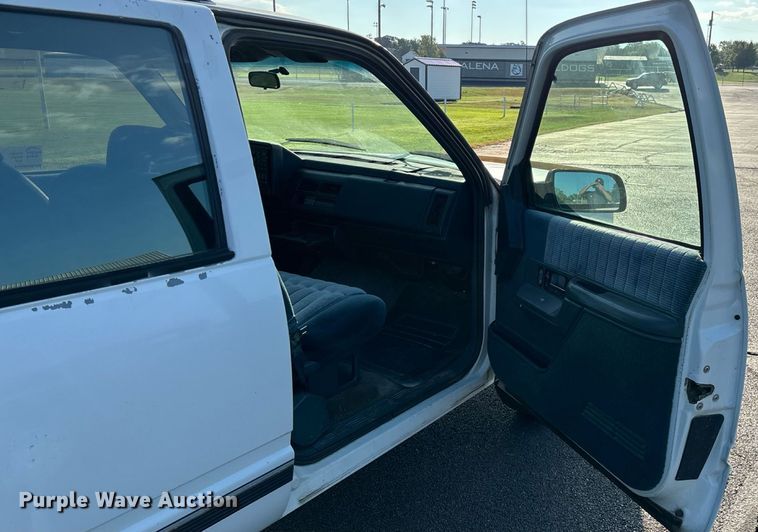 image for item ED2204 1993 Chevrolet Suburban SUV