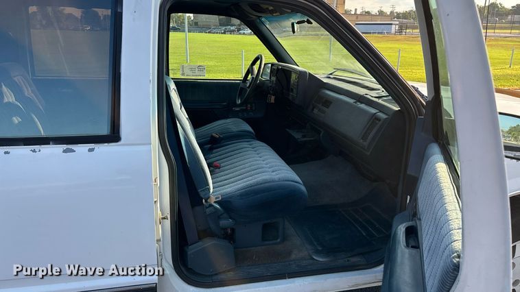 image for item ED2204 1993 Chevrolet Suburban SUV