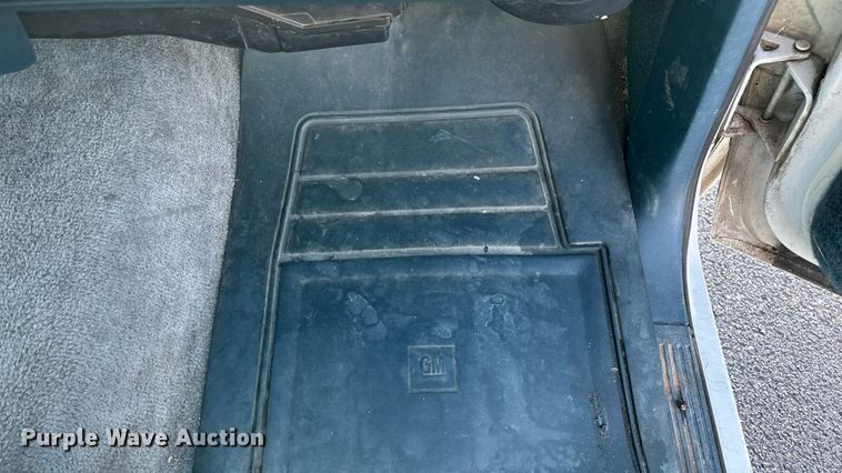 image for item ED2204 1993 Chevrolet Suburban SUV