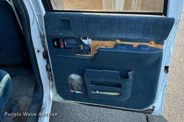 image for item ED2204 1993 Chevrolet Suburban SUV