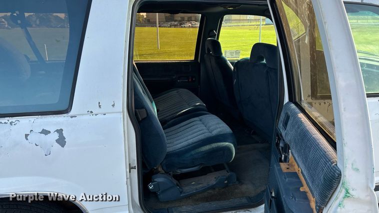 image for item ED2204 1993 Chevrolet Suburban SUV