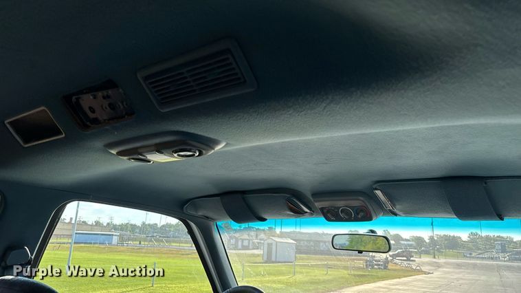 image for item ED2204 1993 Chevrolet Suburban SUV