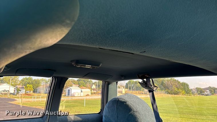 image for item ED2204 1993 Chevrolet Suburban SUV