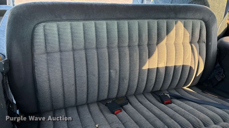 image for item ED2204 1993 Chevrolet Suburban SUV