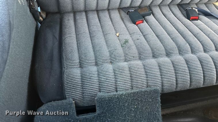 image for item ED2204 1993 Chevrolet Suburban SUV