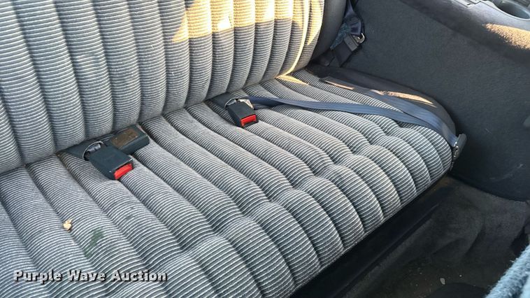 image for item ED2204 1993 Chevrolet Suburban SUV