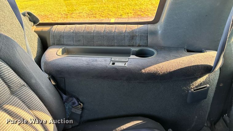 image for item ED2204 1993 Chevrolet Suburban SUV