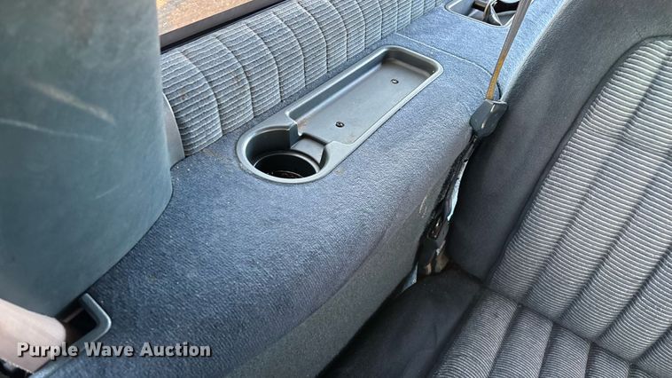 image for item ED2204 1993 Chevrolet Suburban SUV