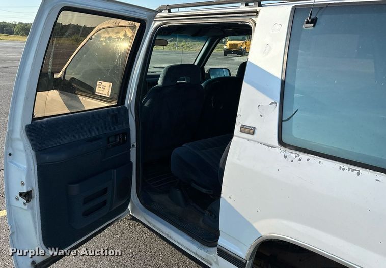 image for item ED2204 1993 Chevrolet Suburban SUV
