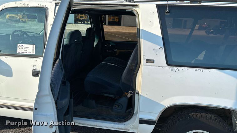 image for item ED2204 1993 Chevrolet Suburban SUV