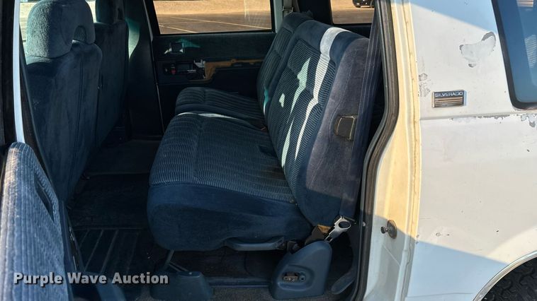 image for item ED2204 1993 Chevrolet Suburban SUV