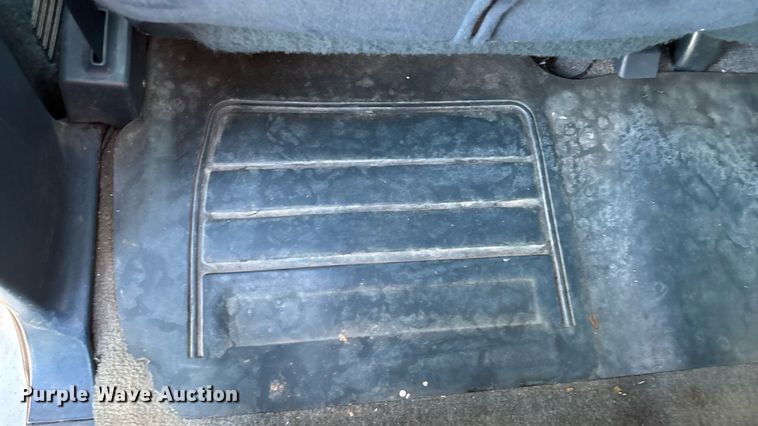 image for item ED2204 1993 Chevrolet Suburban SUV