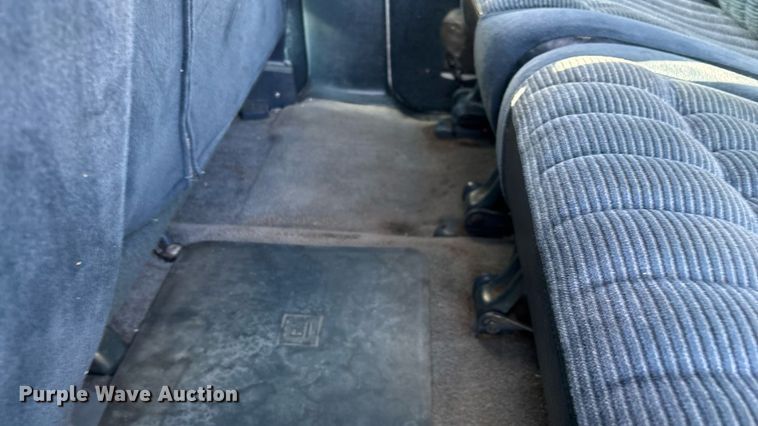 image for item ED2204 1993 Chevrolet Suburban SUV