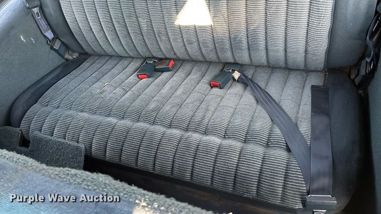 image for item ED2204 1993 Chevrolet Suburban SUV