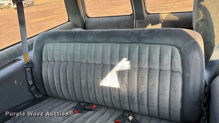 image for item ED2204 1993 Chevrolet Suburban SUV