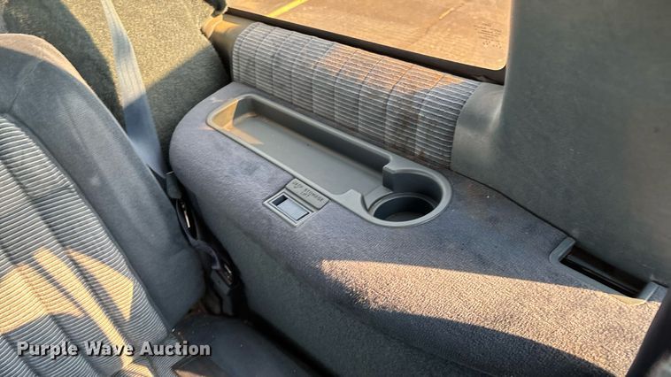 image for item ED2204 1993 Chevrolet Suburban SUV