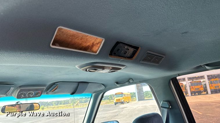 image for item ED2204 1993 Chevrolet Suburban SUV