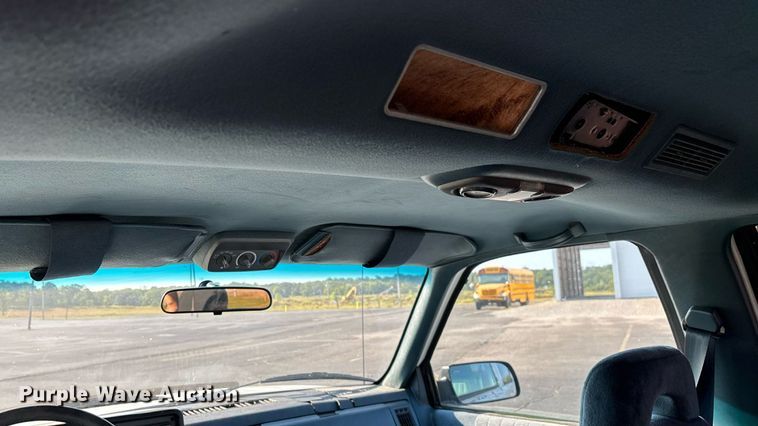 image for item ED2204 1993 Chevrolet Suburban SUV