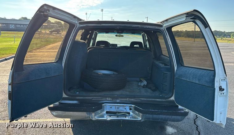 image for item ED2204 1993 Chevrolet Suburban SUV