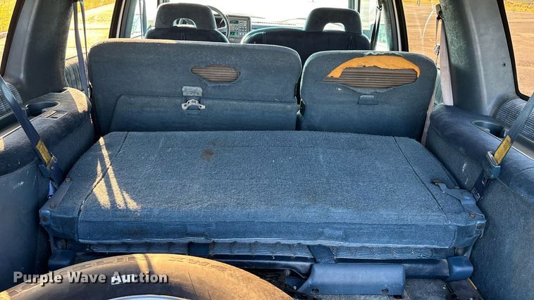 image for item ED2204 1993 Chevrolet Suburban SUV