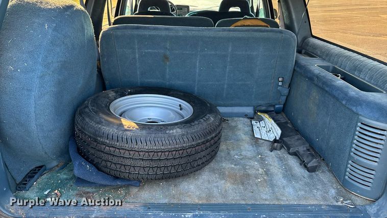 image for item ED2204 1993 Chevrolet Suburban SUV