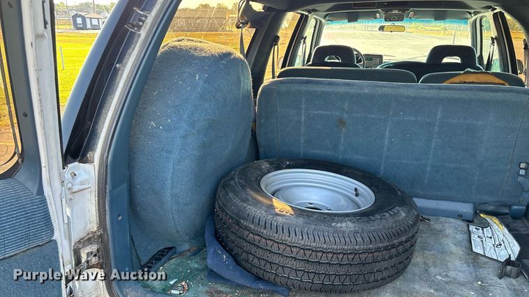 image for item ED2204 1993 Chevrolet Suburban SUV