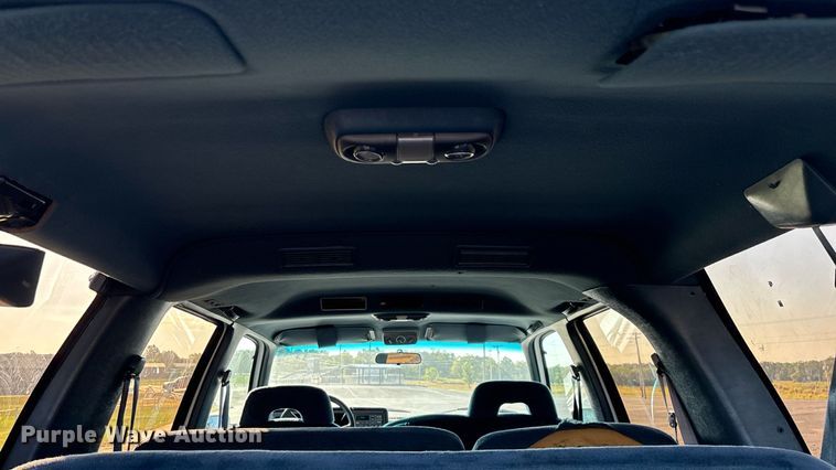 image for item ED2204 1993 Chevrolet Suburban SUV