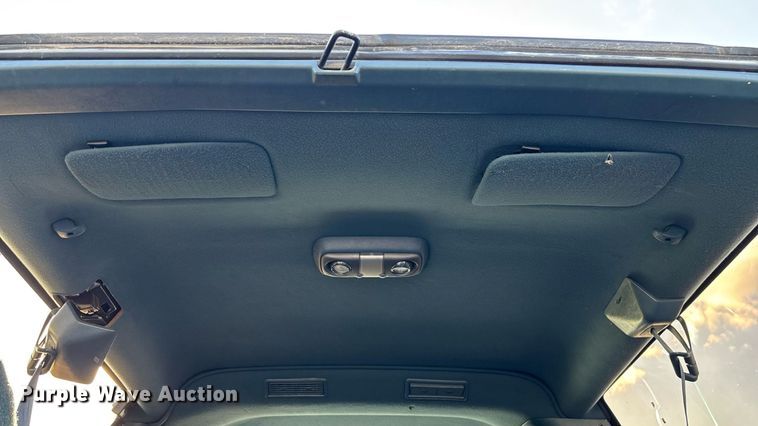 image for item ED2204 1993 Chevrolet Suburban SUV