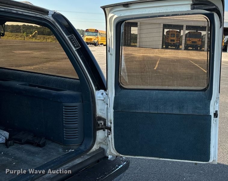 image for item ED2204 1993 Chevrolet Suburban SUV